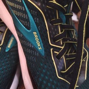 BROOKS running shoes for men